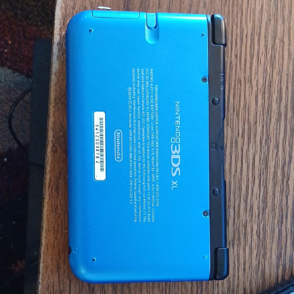 Nintendo 3DS XL in Bold Blue